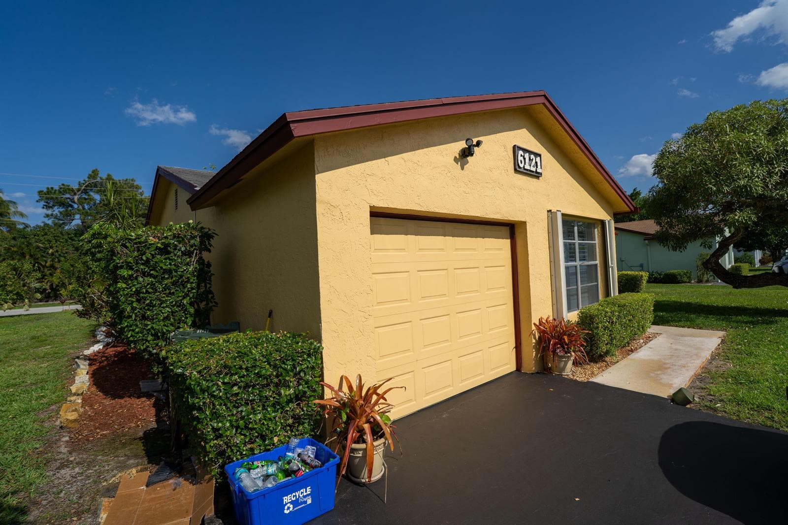 6121 Rainbow Circle, FL 33463 photo 5