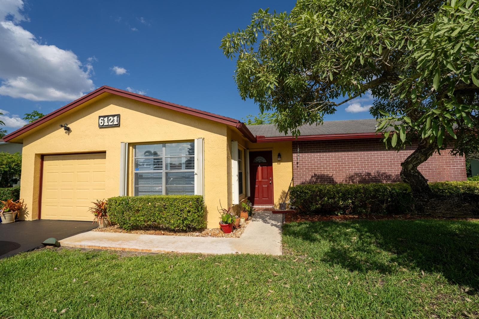 6121 Rainbow Circle, FL 33463 photo 4