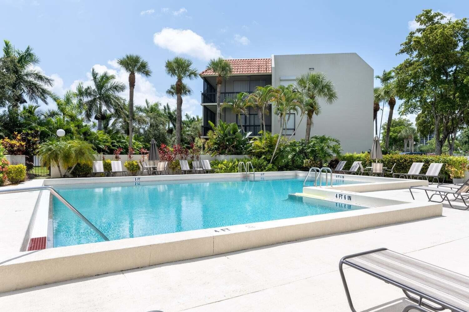3050 Presidential Way # 305, West Palm Beach, FL 33401 photo 2