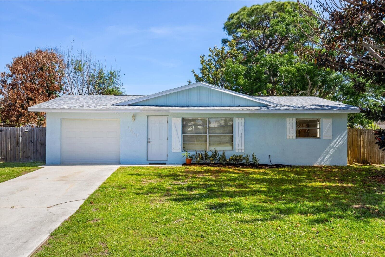 1549 SE Minorca Avenue, Port St. Lucie, FL 34952 photo 2