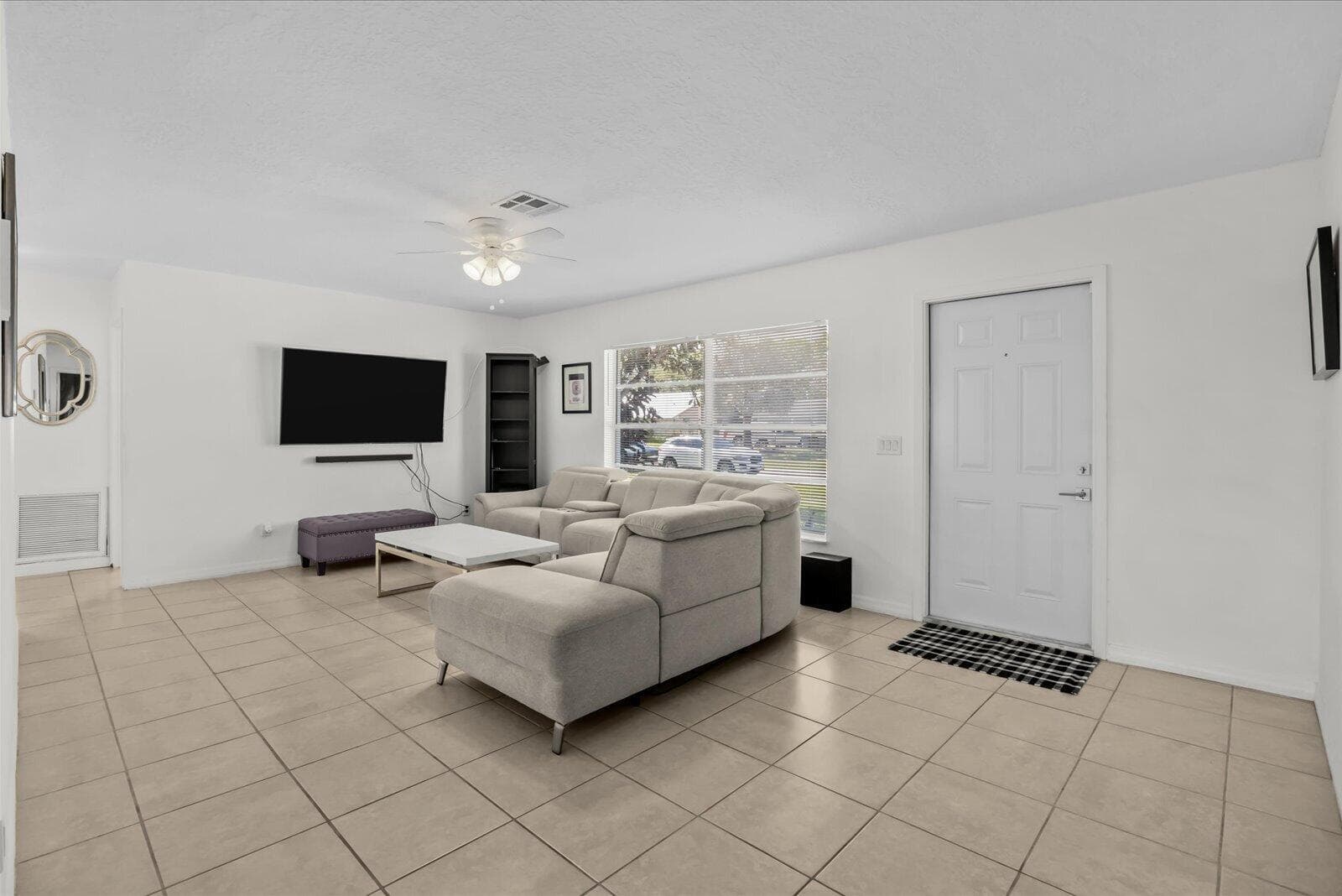1549 SE Minorca Avenue, Port St. Lucie, FL 34952 photo 4