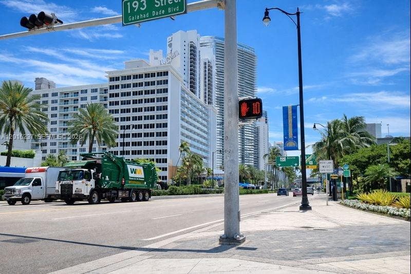 19201 Collins Ave # 707, Sunny Isles Beach, FL 33160 photo 2