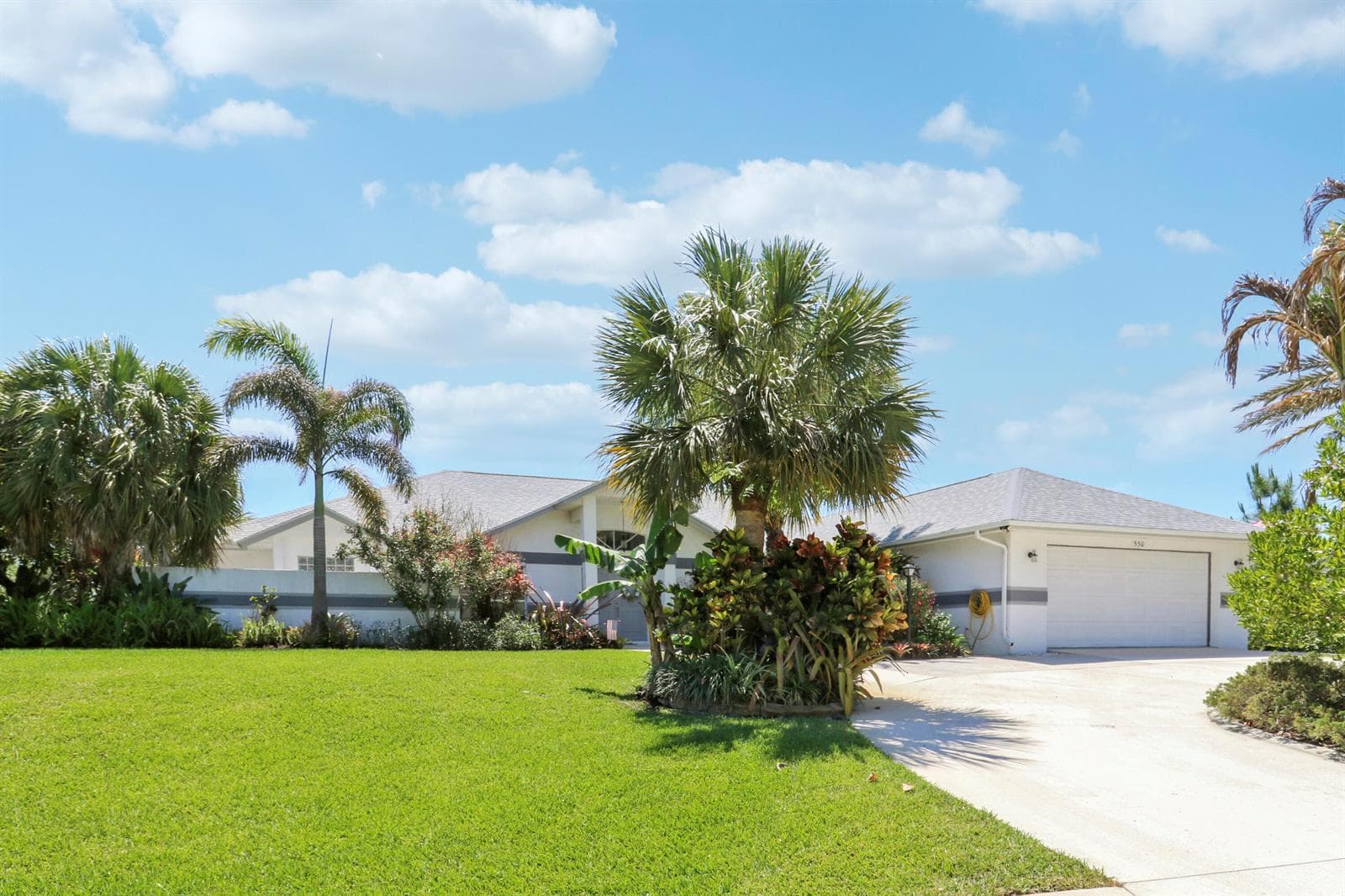 550 SE Ashley Oaks Way, Stuart, FL 34997 photo 3