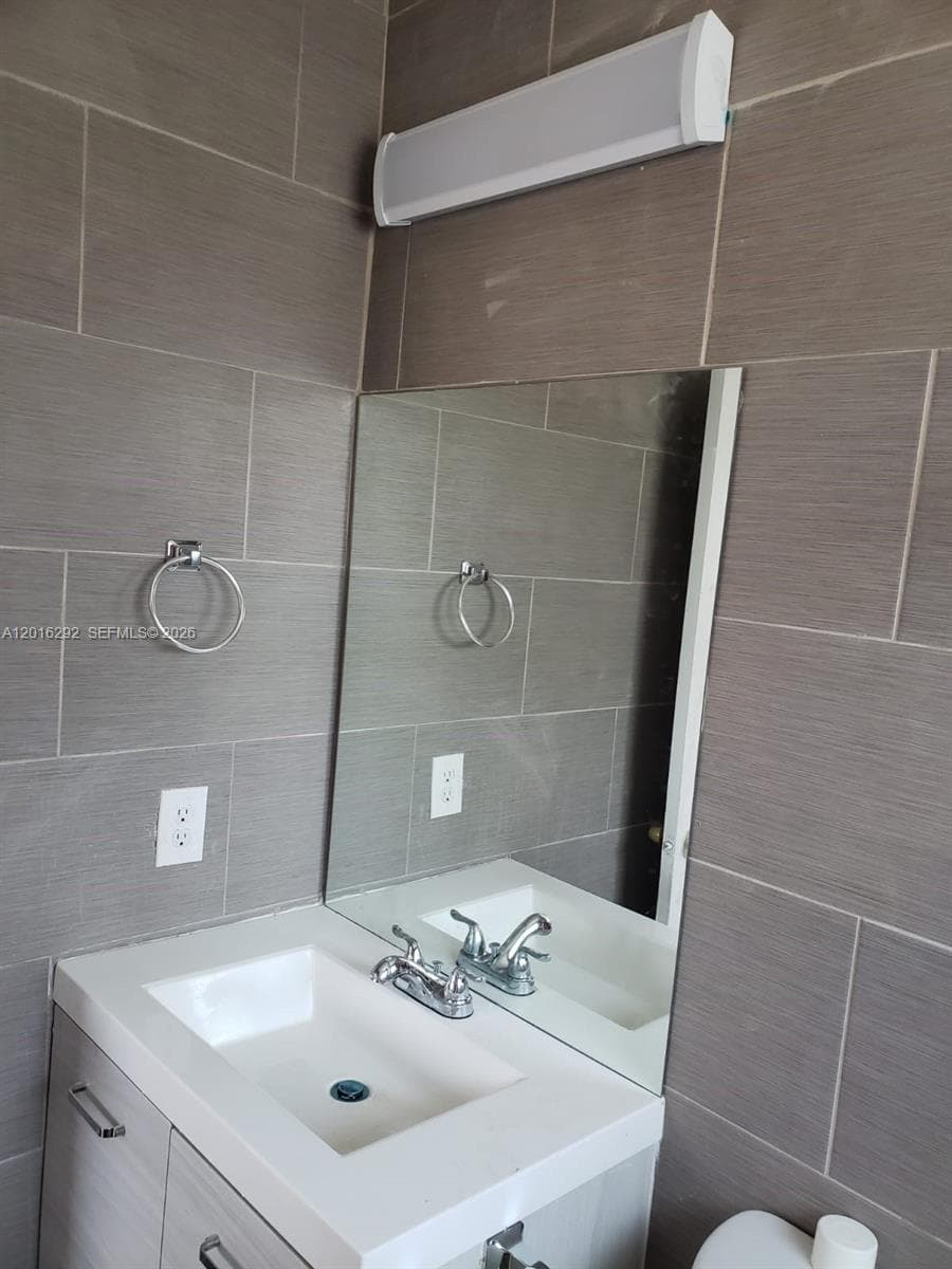 1800 NW 19th St # 9, Miami, FL 33125 photo 4