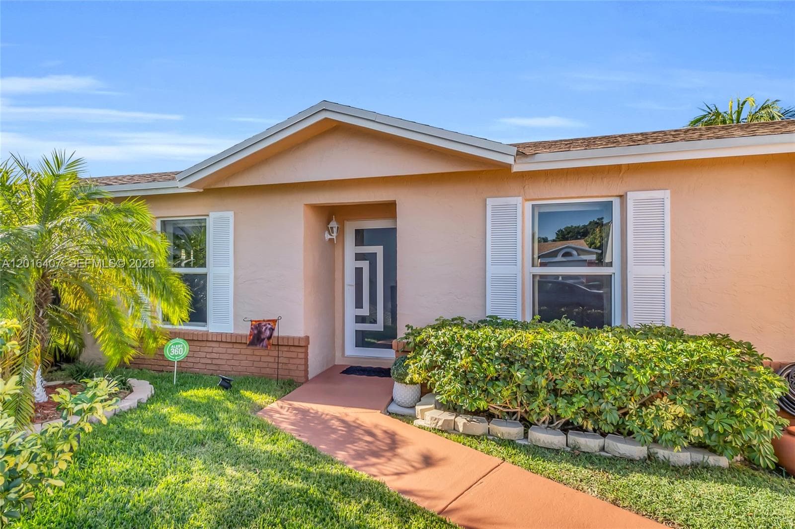 8266 NW 192nd Ter, Hialeah, FL 33015 photo 2