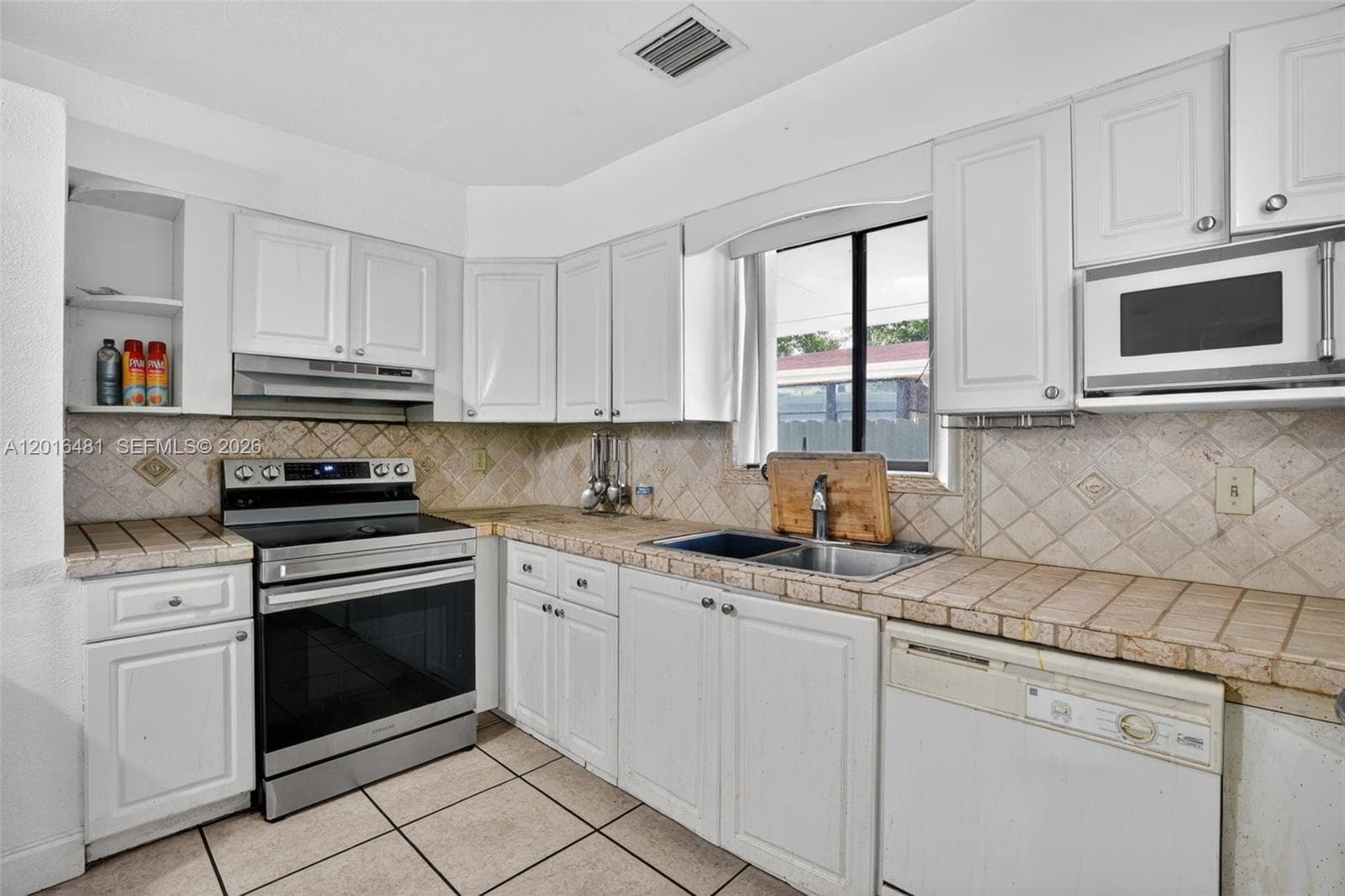 2451 NW 11th St, Miami, FL 33125 photo 2