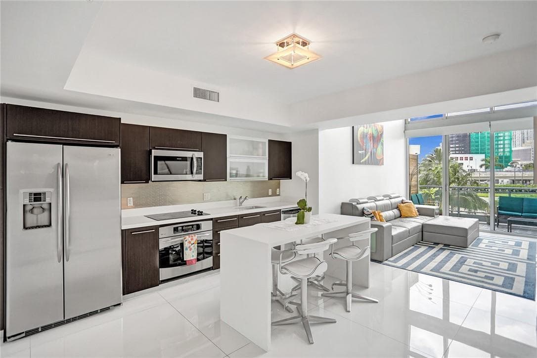 90 SW 3rd Street # Th300b, Miami, FL 33130 photo 2