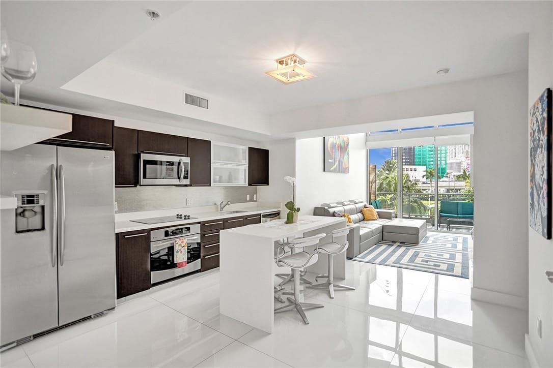 90 SW 3rd Street # Th300b, Miami, FL 33130 photo 3
