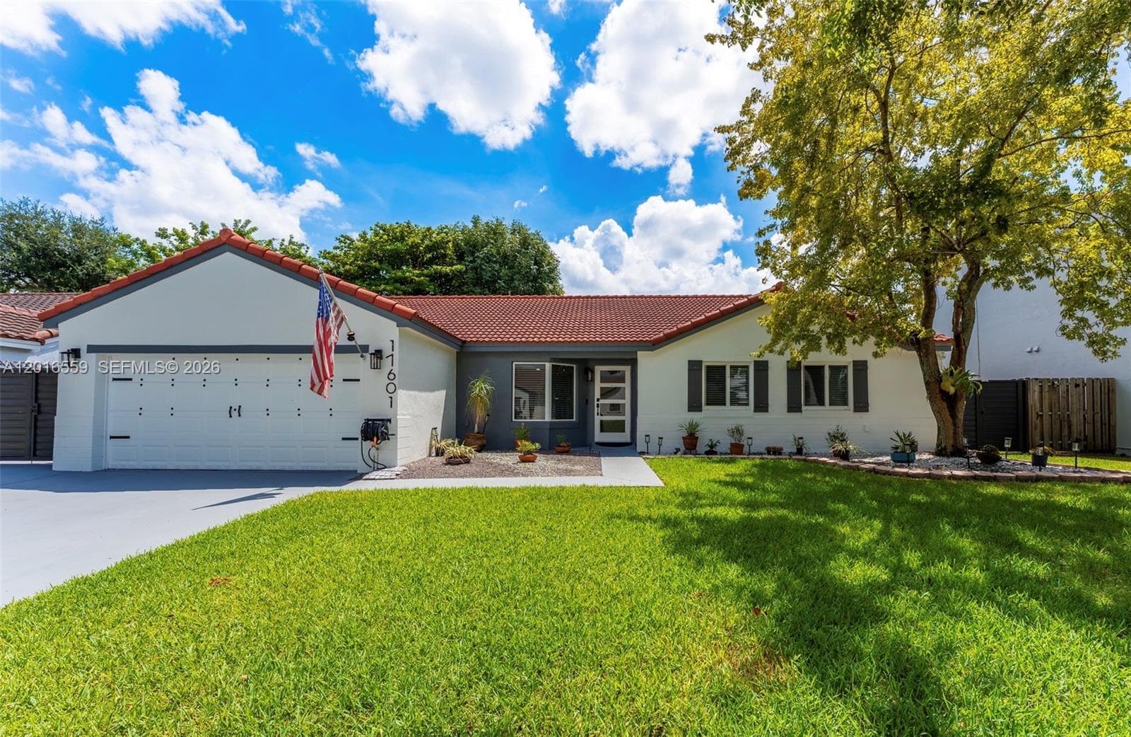 17601 SW 138th Ct, Miami, FL 33177 photo 2