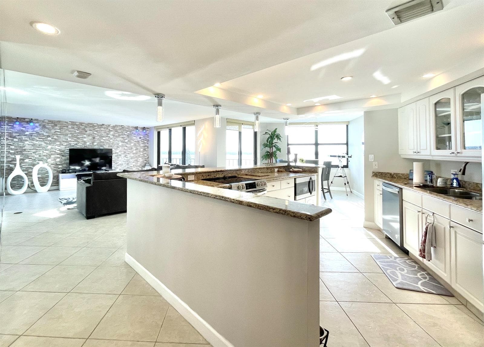 5420 N Ocean Drive # 906, Singer Island, FL 33404 photo 5