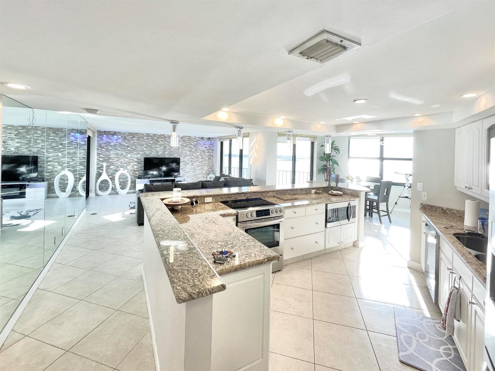 5420 N Ocean Drive # 906, Singer Island, FL 33404 photo 4