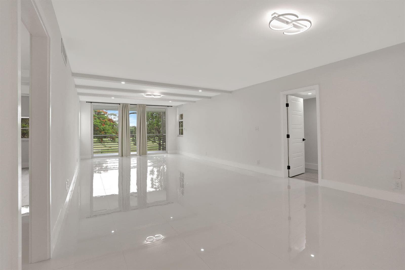 3505 Oaks Way # 204, Pompano Beach, FL 33069 photo 4