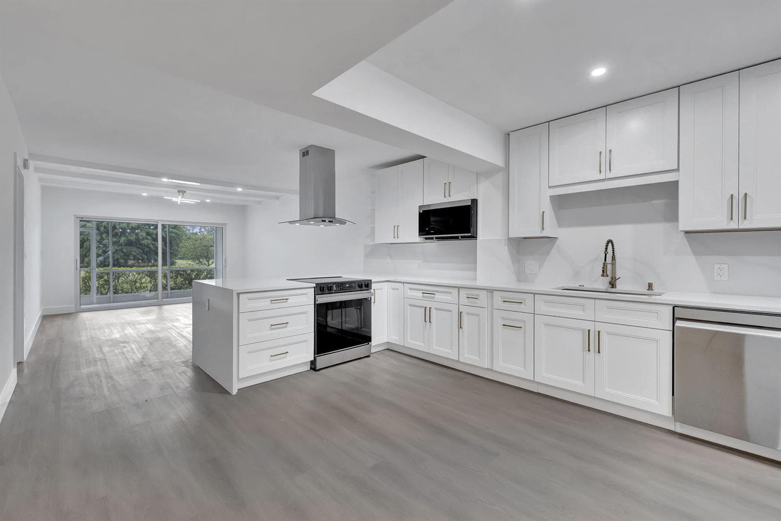 3100 N Palm Aire Drive # 106, Pompano Beach, FL 33069 photo 3