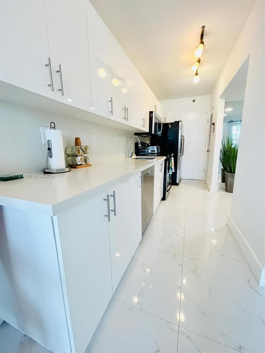 100 Lincoln Rd # 1526, Miami Beach, FL 33139 photo 3