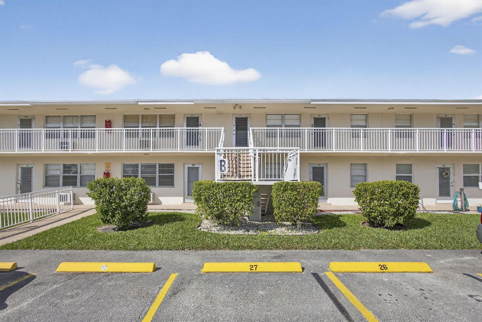 19 Hastings B, West Palm Beach, FL 33417 photo 2