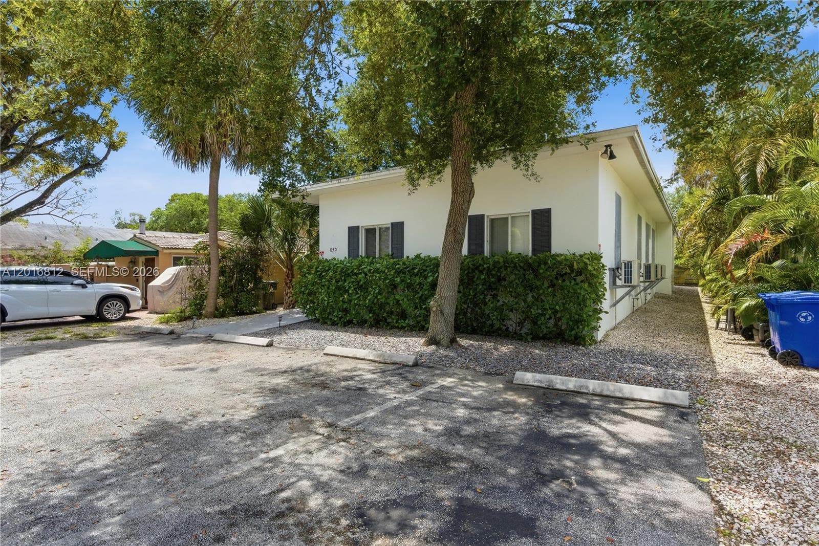830 SE 14th St, Fort Lauderdale, FL 33316 photo 2