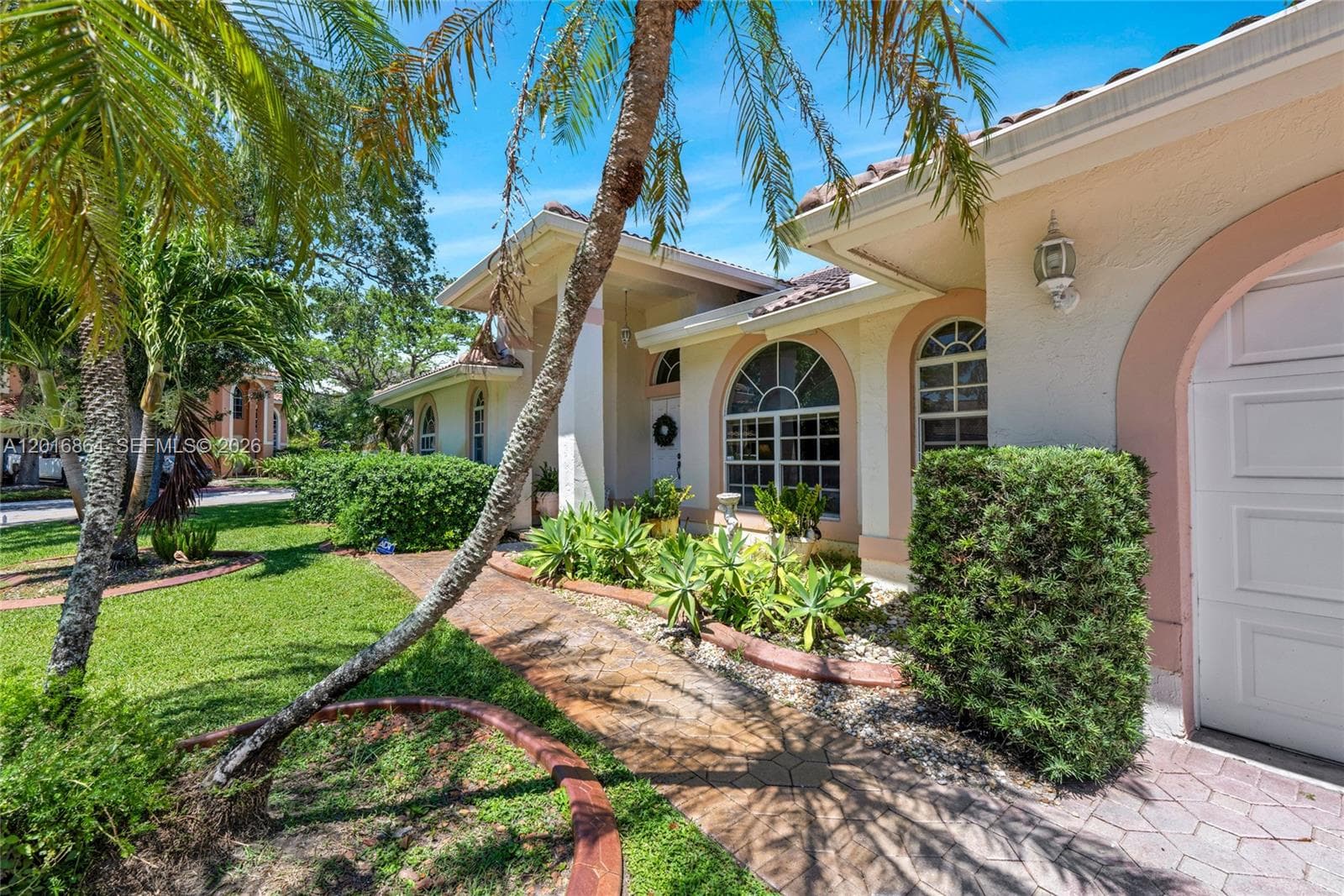 701 SW 93rd Ter, Pembroke Pines, FL 33025