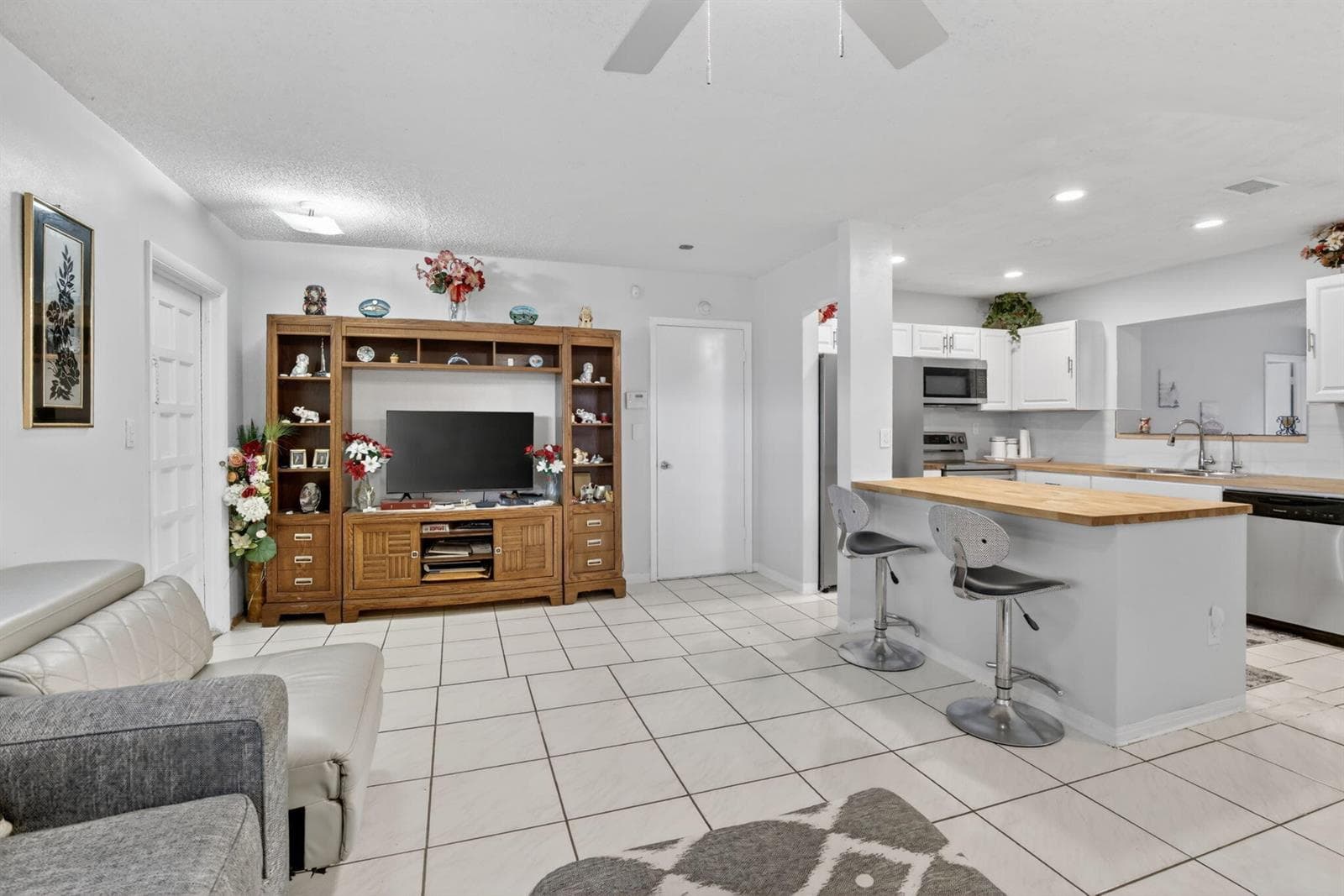 1411 NW 89th Avenue, Pembroke Pines, FL 33024 photo 4