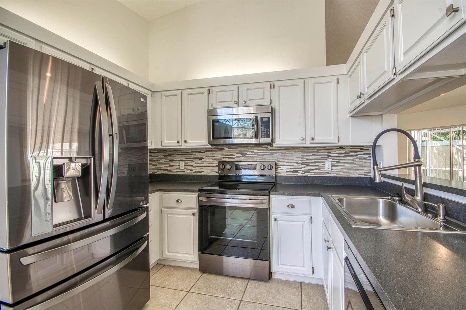 252 Moccasin Trail W, Jupiter, FL 33458 photo 2