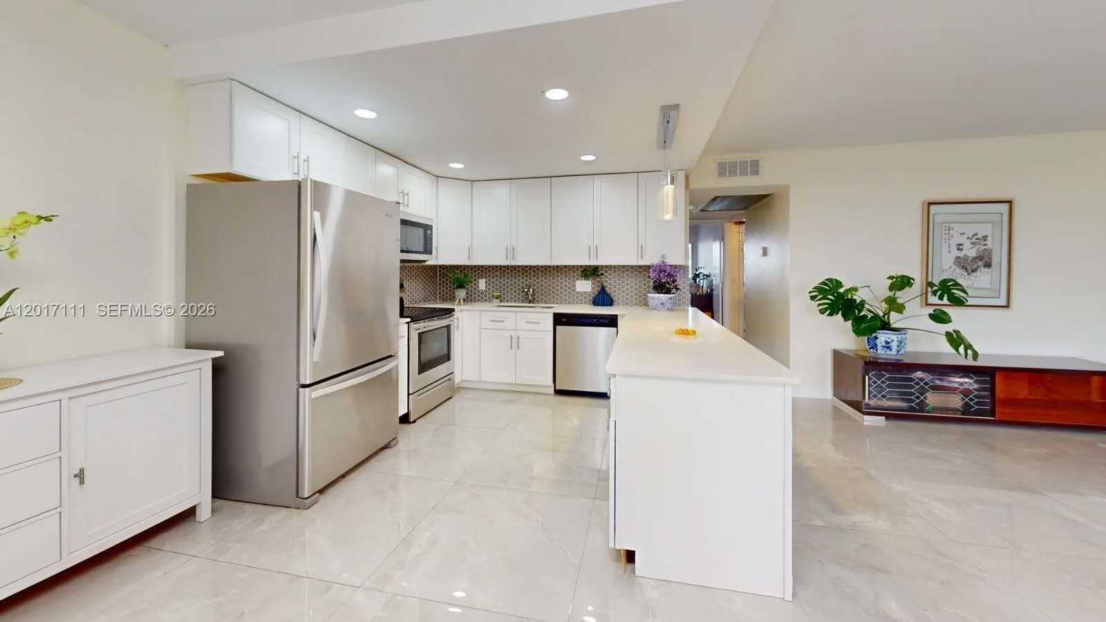 325 Wellington G # G, West Palm Beach, FL 33417 photo 4