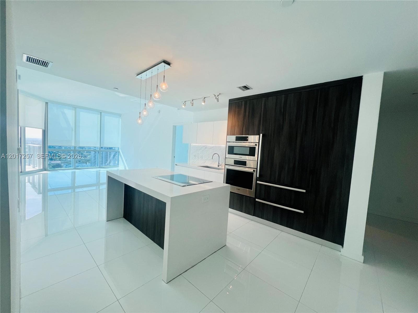 851 NE 1st Av # 2808, Miami, FL 33132