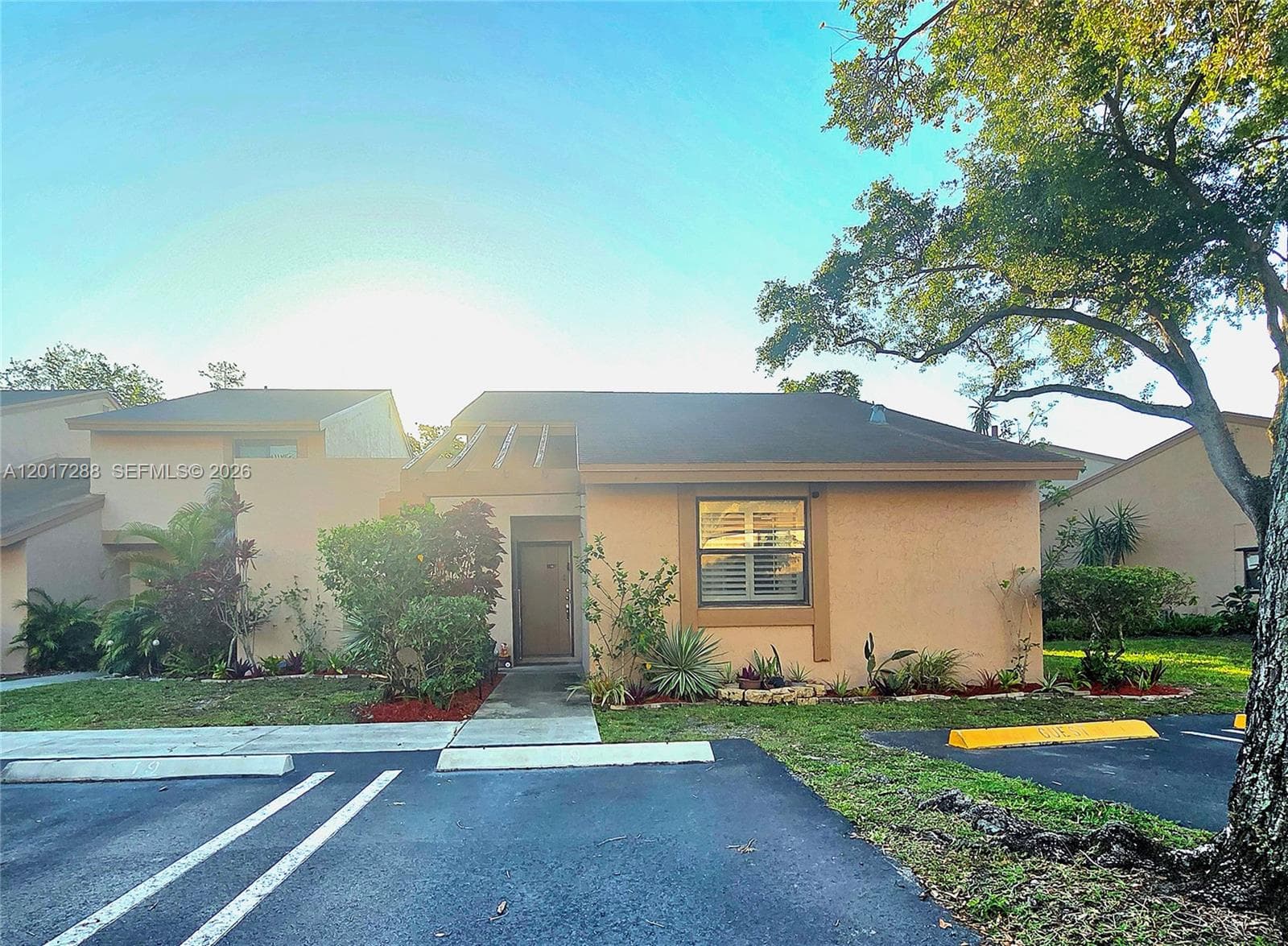 19 Chestnut Cir, Cooper City, FL 33026