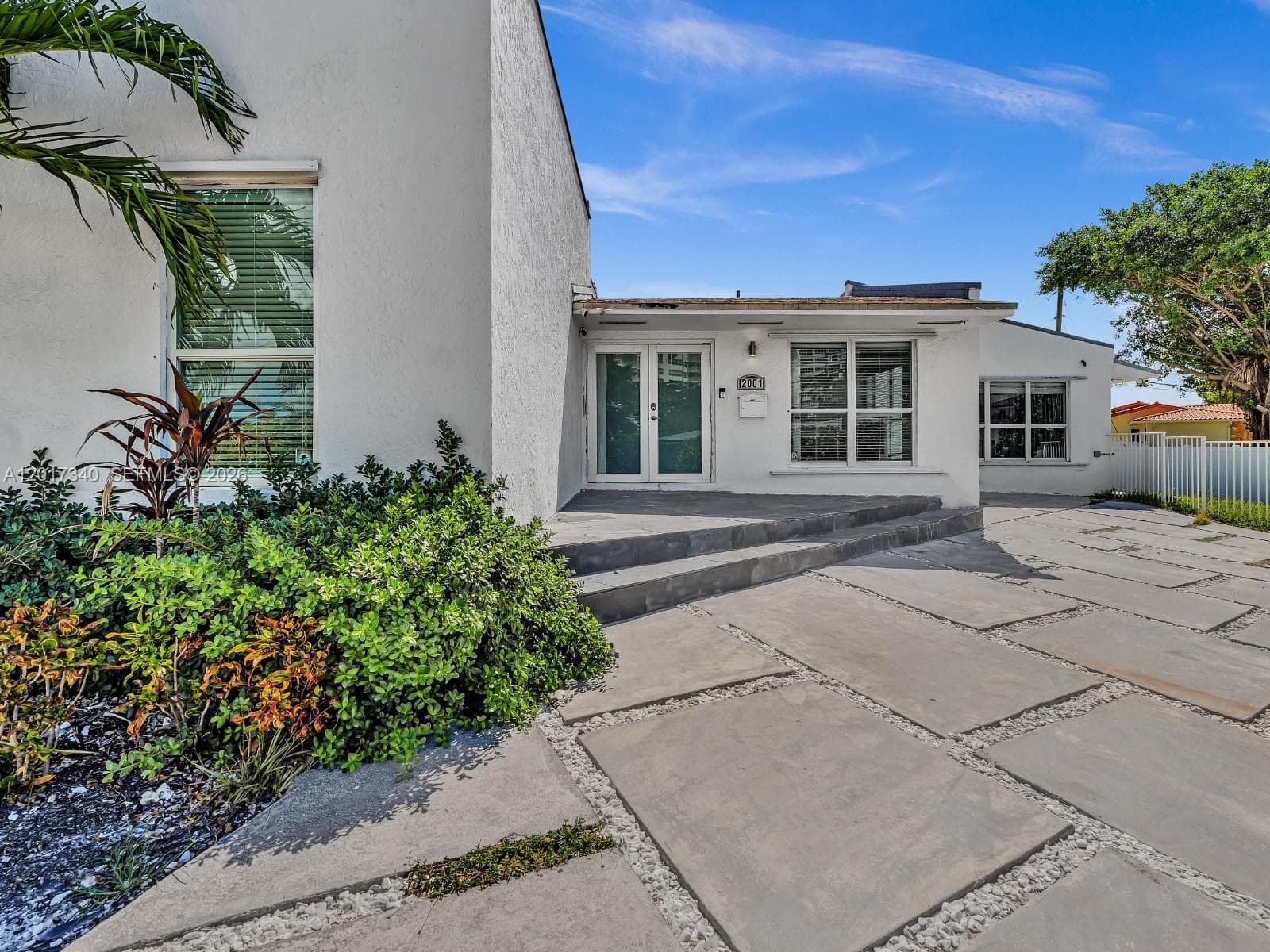 2001 NE 122nd Rd, North Miami, FL 33181 photo 2