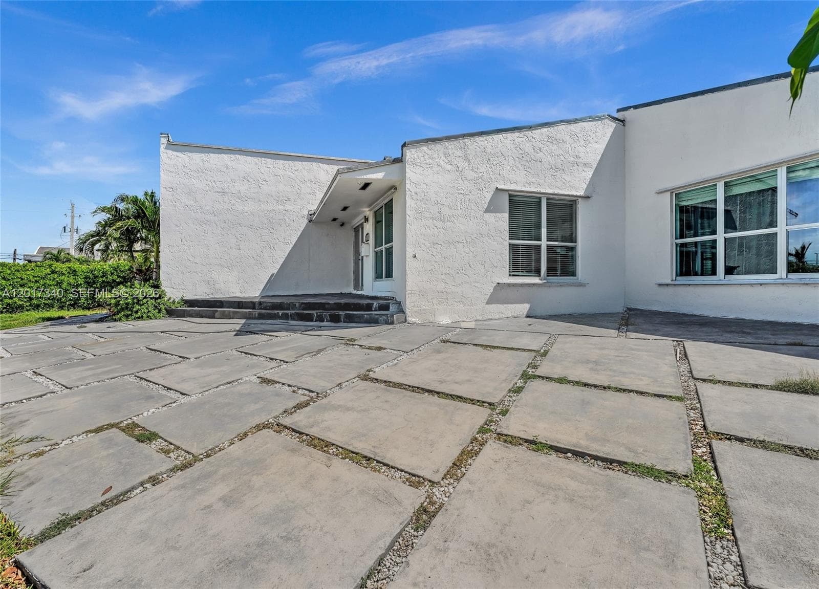2001 NE 122nd Rd, North Miami, FL 33181 photo 3