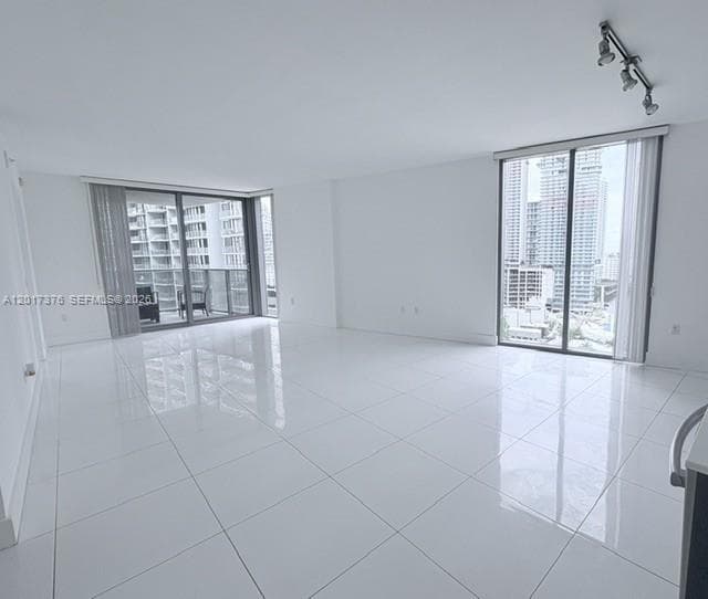 31 SE 6th St # 2001, Miami, FL 33131 photo 3