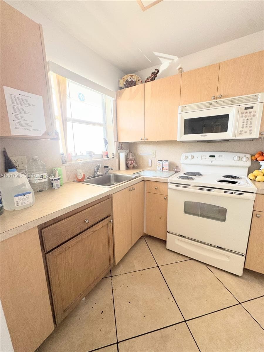 8130 Sunrise Lakes Blvd # 202, Sunrise, FL 33322 photo 3