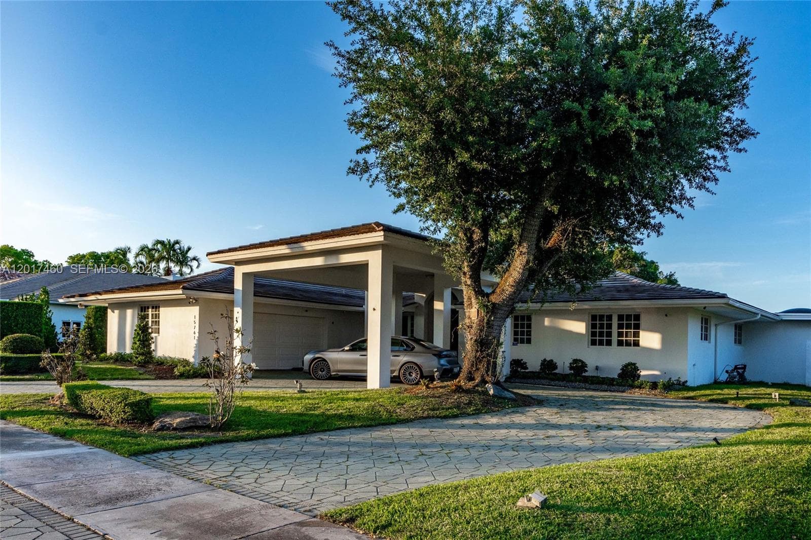 15761 Turnberry Dr, Miami Lakes, FL 33014 photo 2