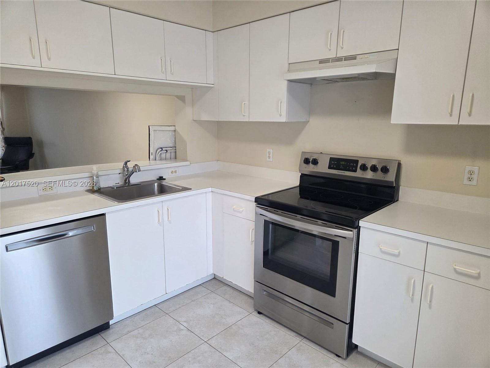 47 Simonton Cir, Weston, FL 33326 photo 2