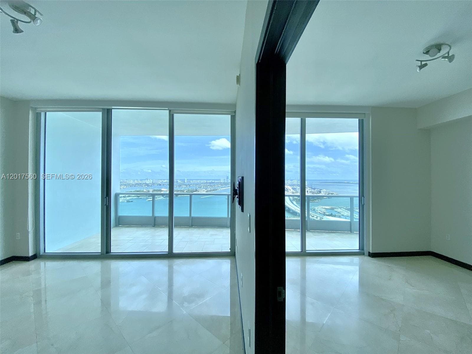 900 Biscayne Blvd # 3803, Miami, FL 33132 photo 2