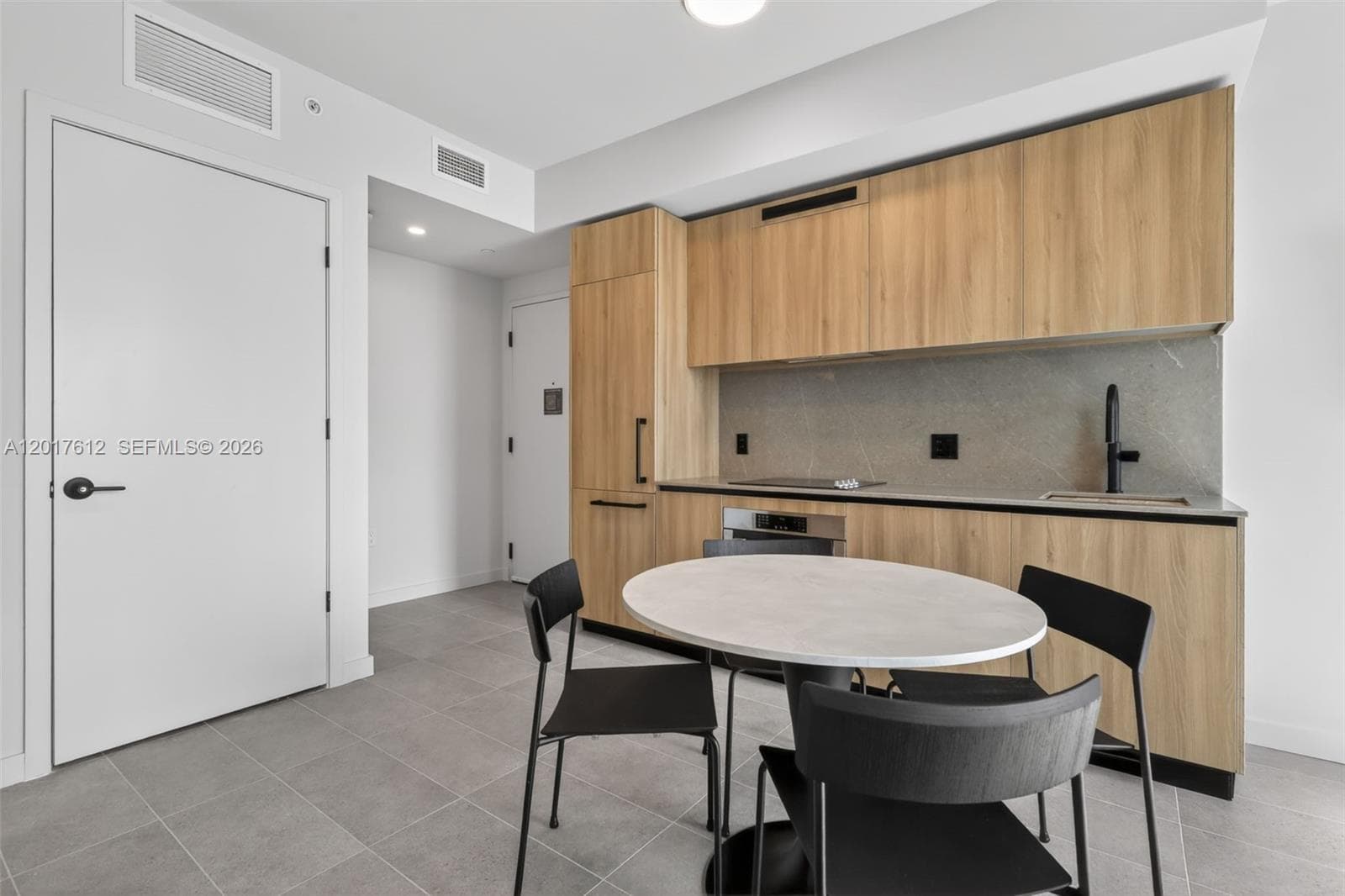 121 NE 5th St # 3313, Miami, FL 33132 photo 3