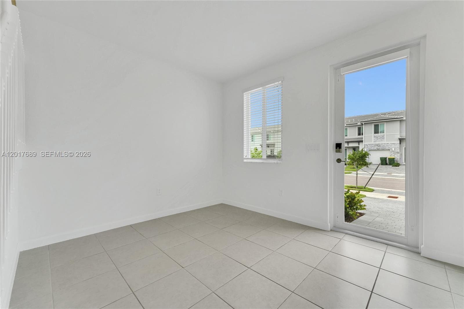 725 SE 14th Ct, Homestead, FL 33034 photo 3