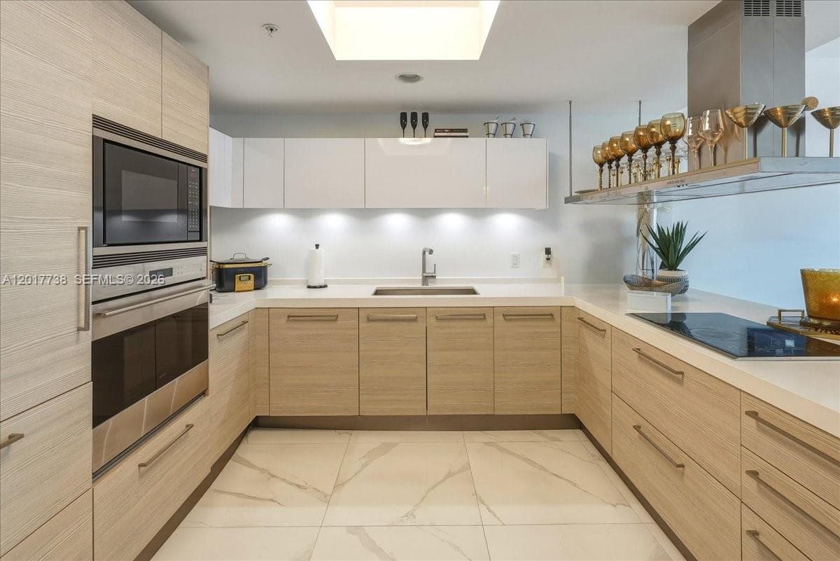 17301 Biscayne Blvd # 605, North Miami Beach, FL 33160 photo 2