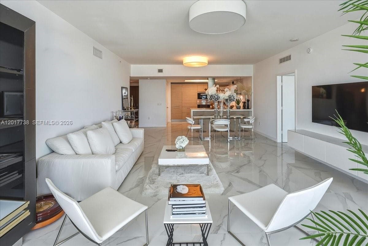 17301 Biscayne Blvd # 605, North Miami Beach, FL 33160 photo 5