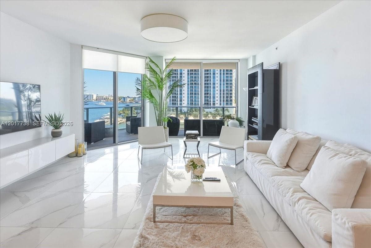17301 Biscayne Blvd # 605, North Miami Beach, FL 33160 photo 4