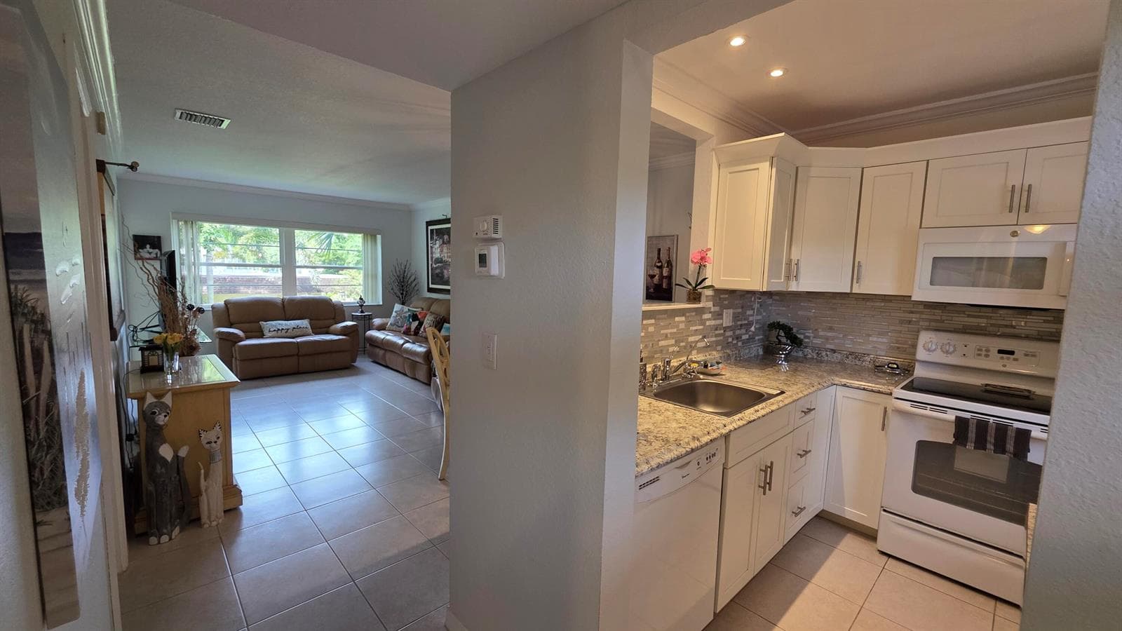 5161 W Oakland Park Boulevard # 206, Lauderdale Lakes, FL 33313 photo 2