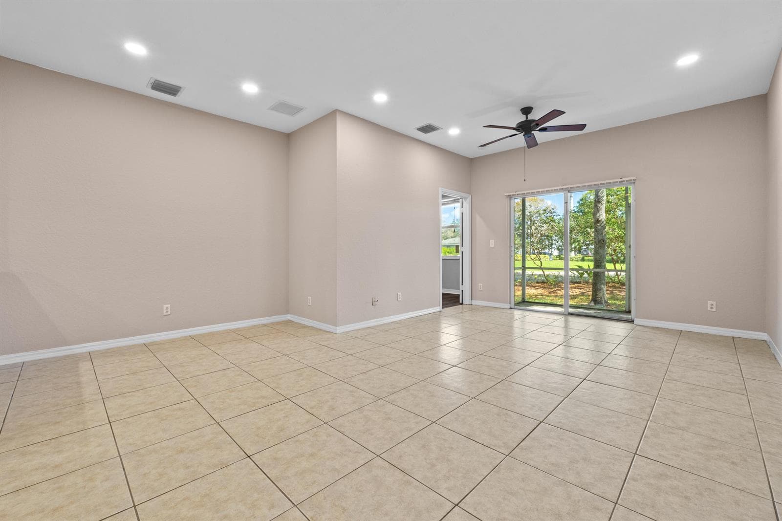 3105 Grandiflora Drive, FL 33467 photo 4