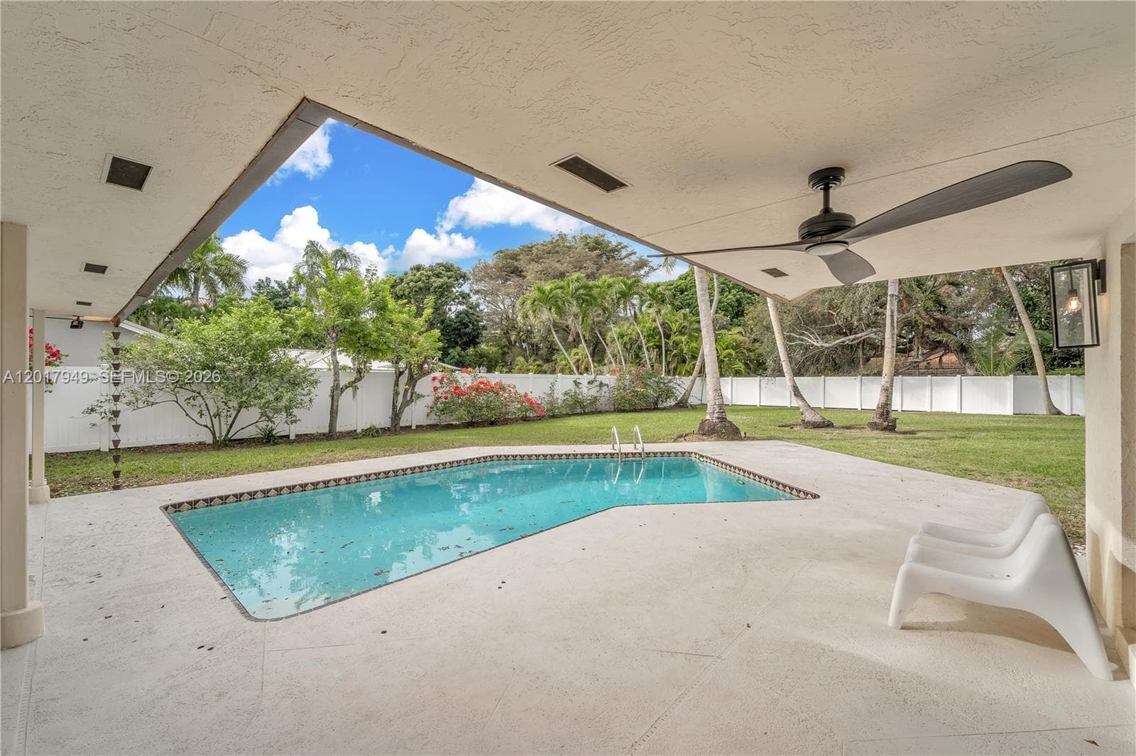 10330 SW 58th Ct, Pinecrest, FL 33156 photo 2