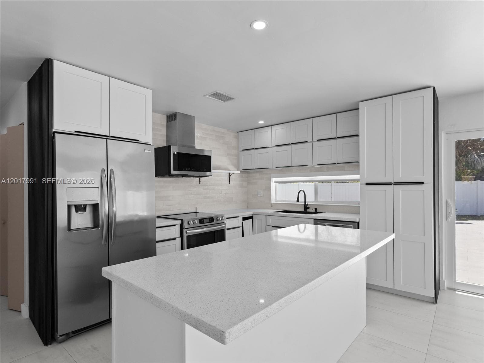 421 S 56th Ter, Hollywood, FL 33023 photo 3