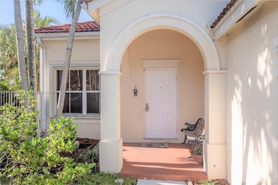 777 Tanglewood Cir, Weston, FL 33327 photo 2
