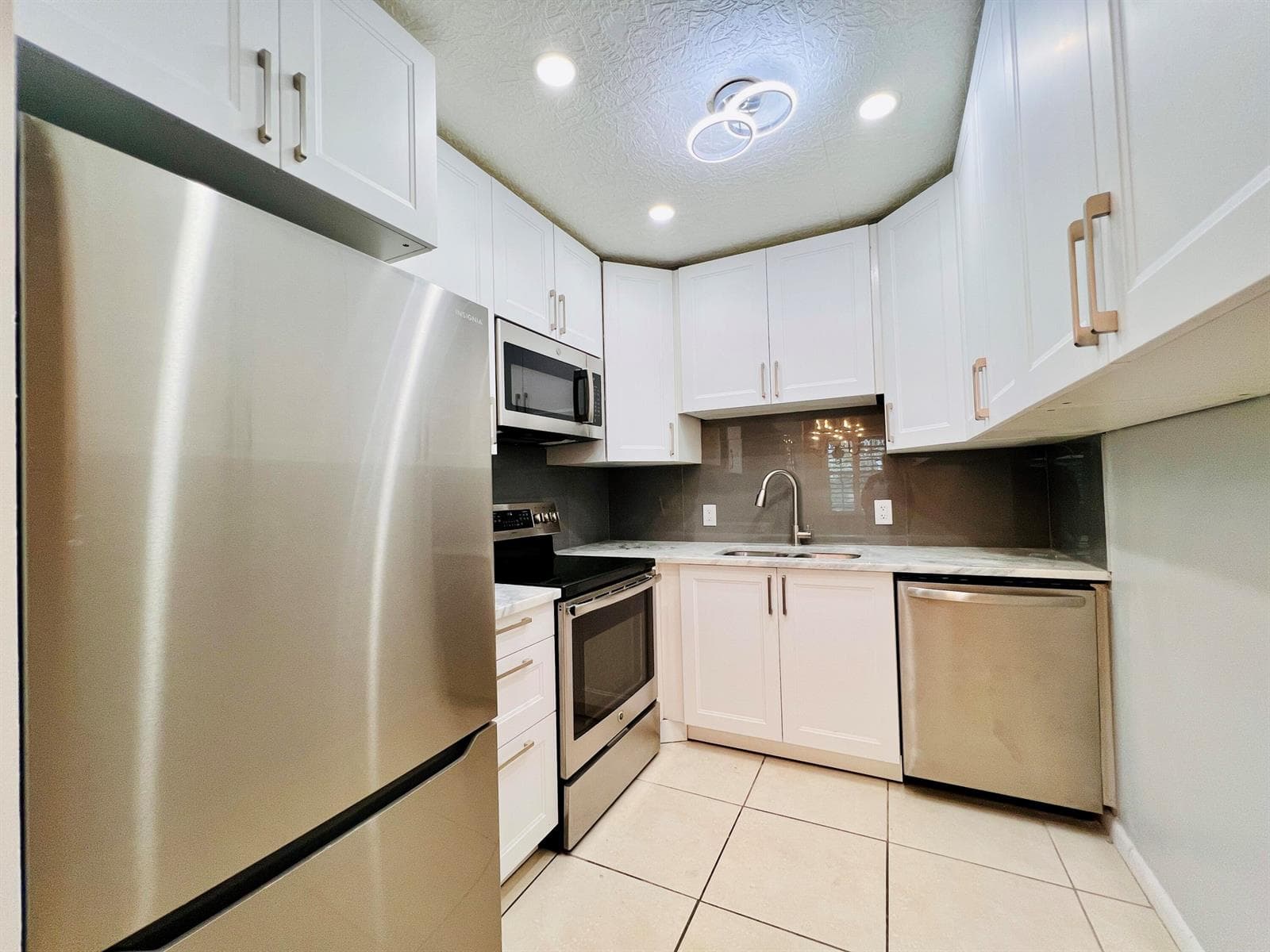 74 Berkshire C, West Palm Beach, FL 33417 photo 2