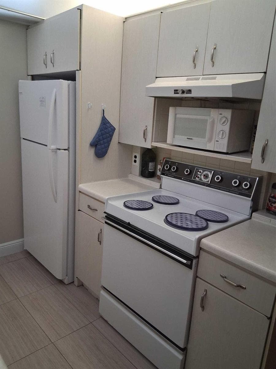 4023 Newport H, Deerfield Beach, FL 33442 photo 4