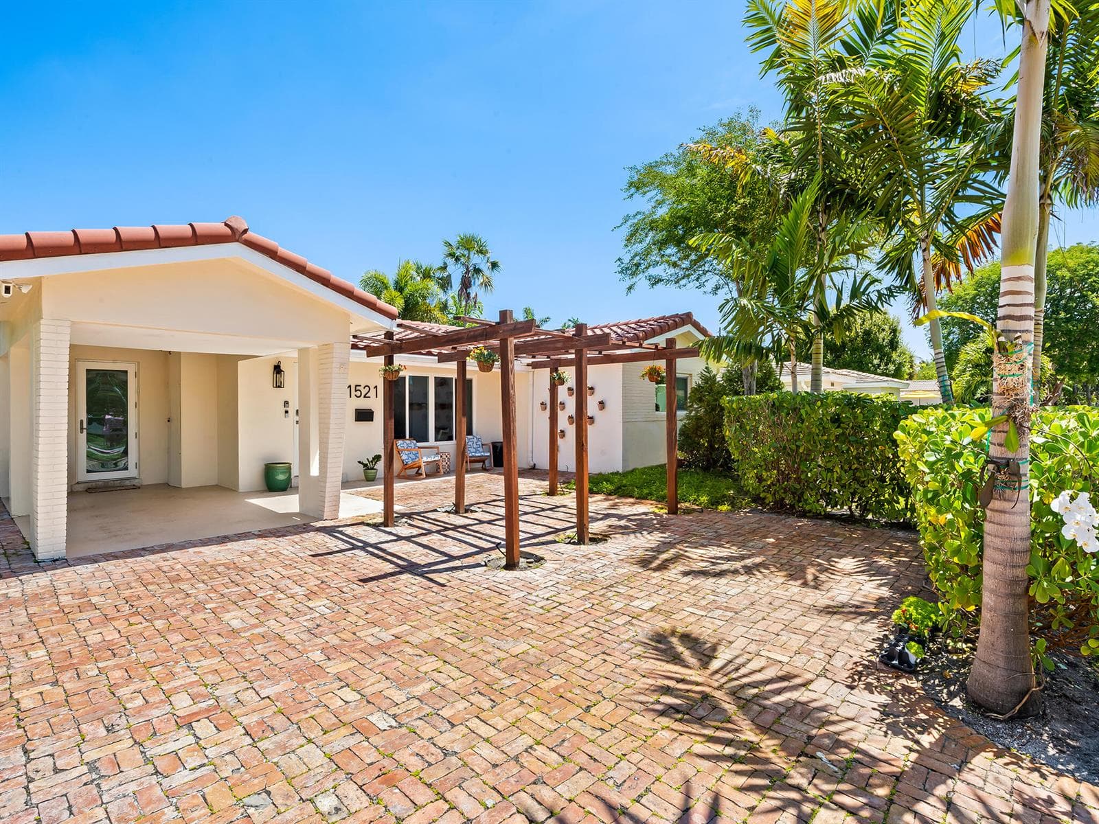 1521 NE 40th Court, Oakland Park, FL 33334 photo 2