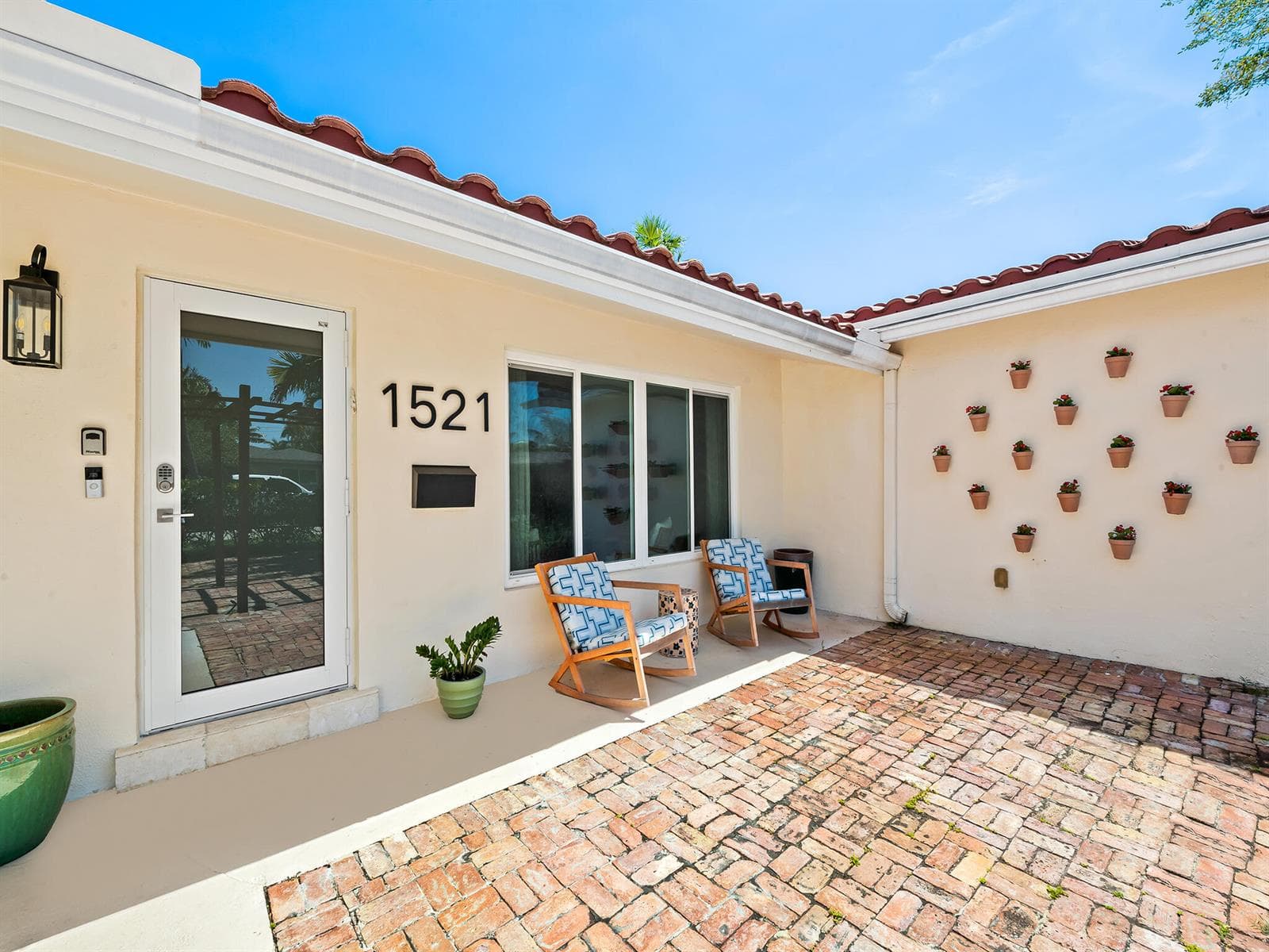 1521 NE 40th Court, Oakland Park, FL 33334 photo 3