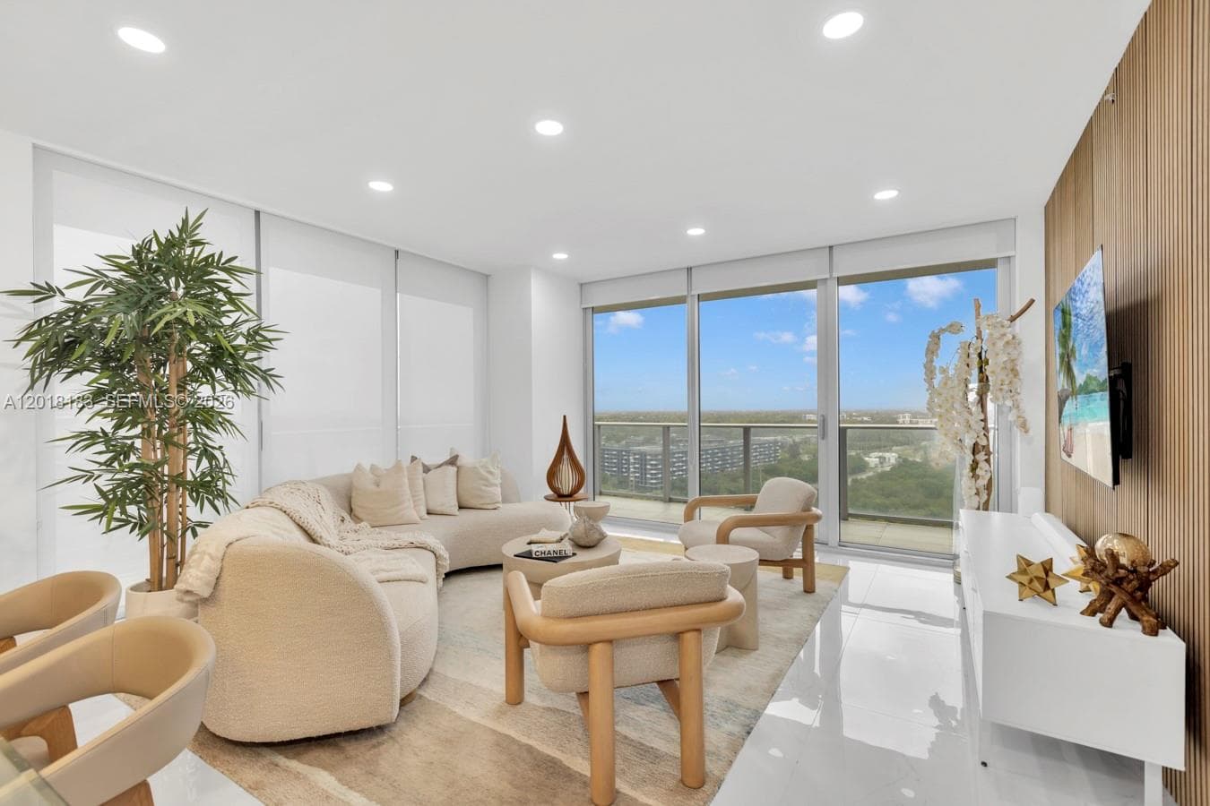 16385 Biscayne Blvd # 2101, North Miami Beach, FL 33160 photo 3