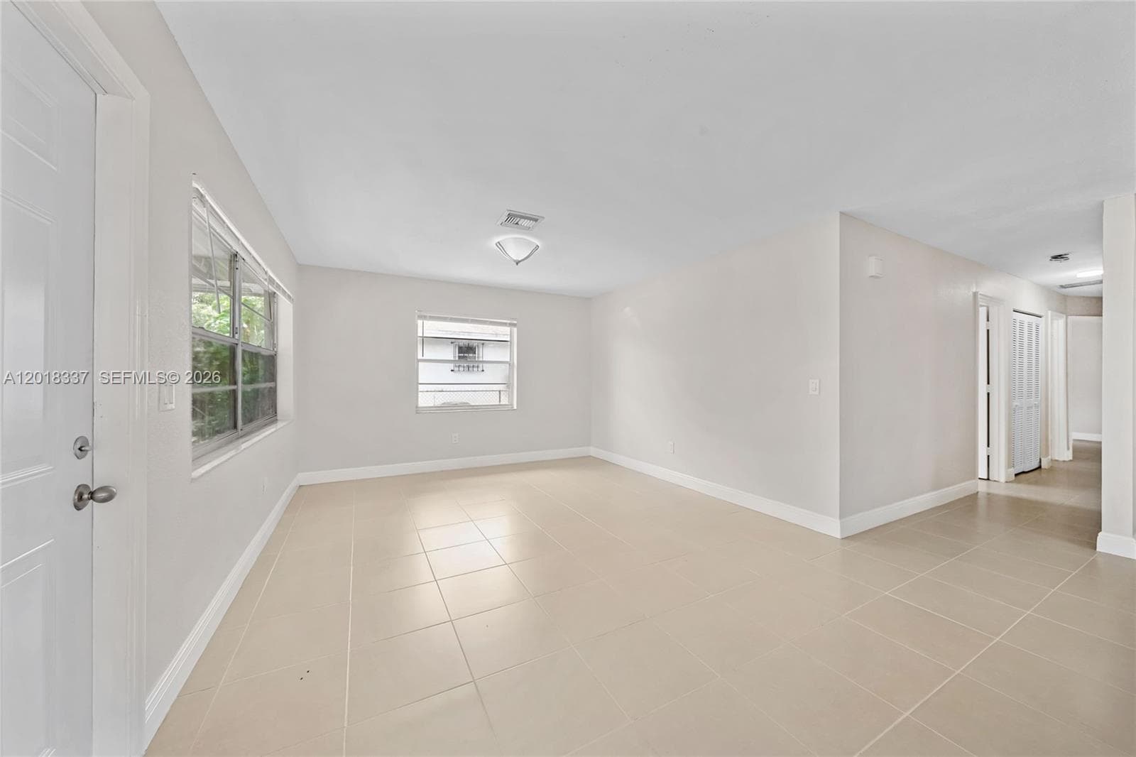 429 Avenida Hermosa, West Palm Beach, FL 33405 photo 2