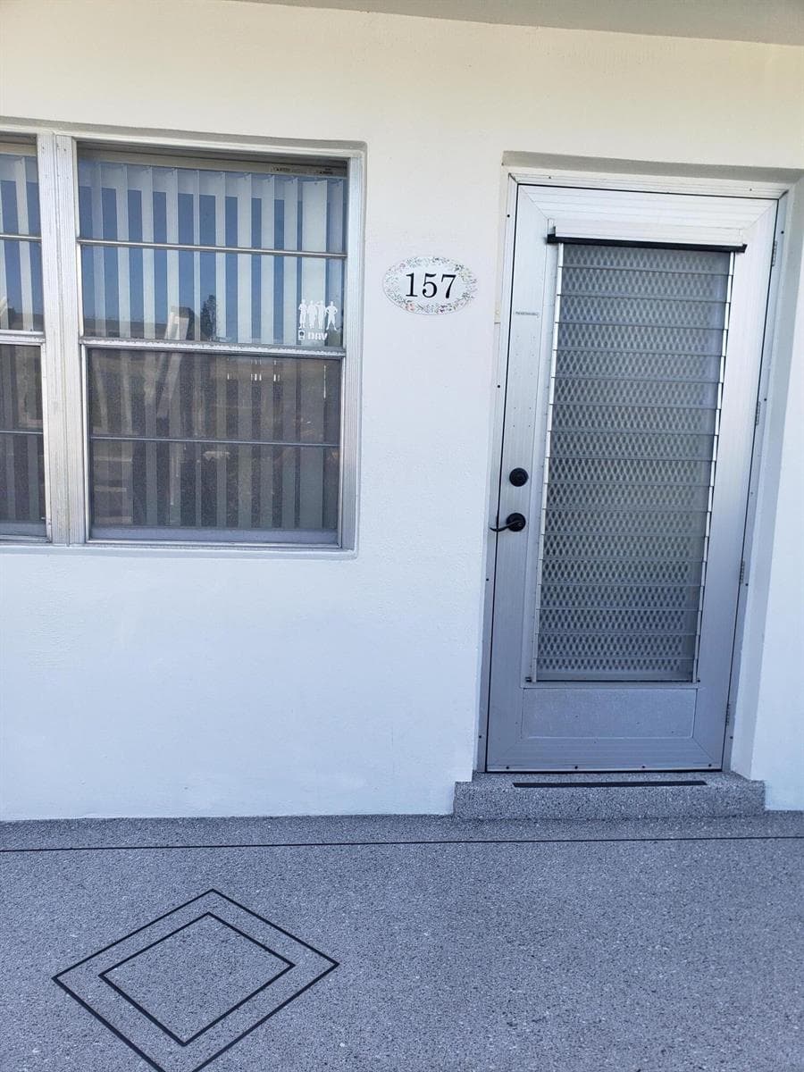 157 Andover G, West Palm Beach, FL 33417 photo 2